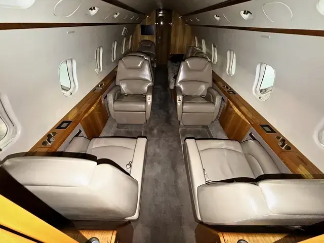 Bombardier Challenger 3500 detailed by Pristine Jets, photo 9 of 59