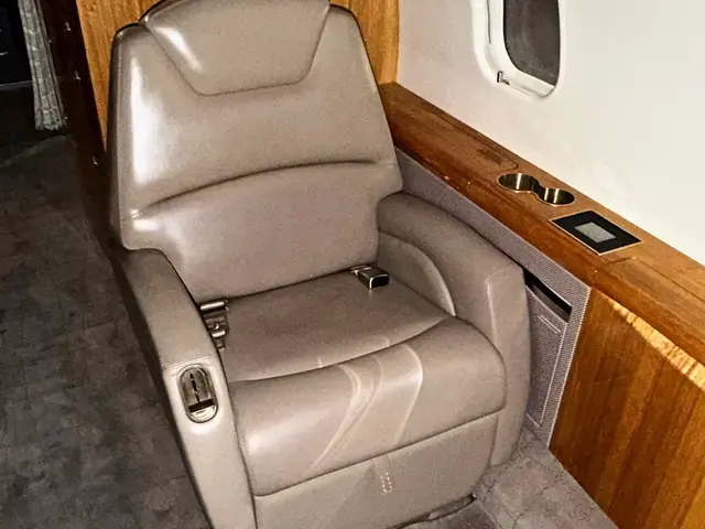 Bombardier Challenger 3500 detailed by Pristine Jets, photo 10 of 59