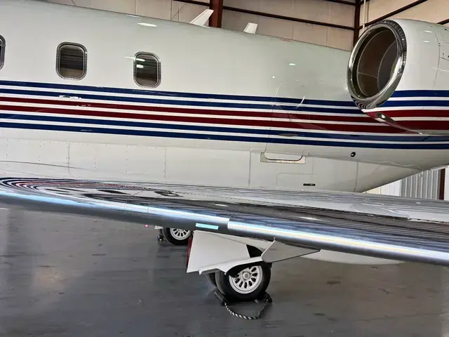 Bombardier Challenger 3500 detailed by Pristine Jets, photo 21 of 59