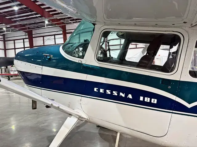 Cessna 180 (Teal/Navy) detailed by Pristine Jets, photo 4 of 36