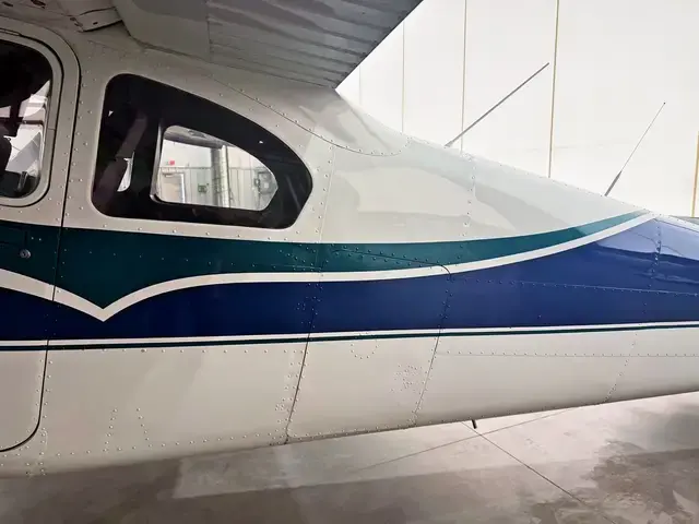 Cessna 180 (Teal/Navy) detailed by Pristine Jets, photo 6 of 36