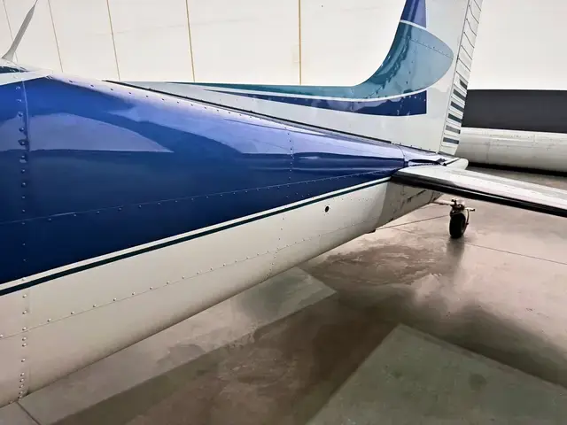 Cessna 180 (Teal/Navy) detailed by Pristine Jets, photo 7 of 36