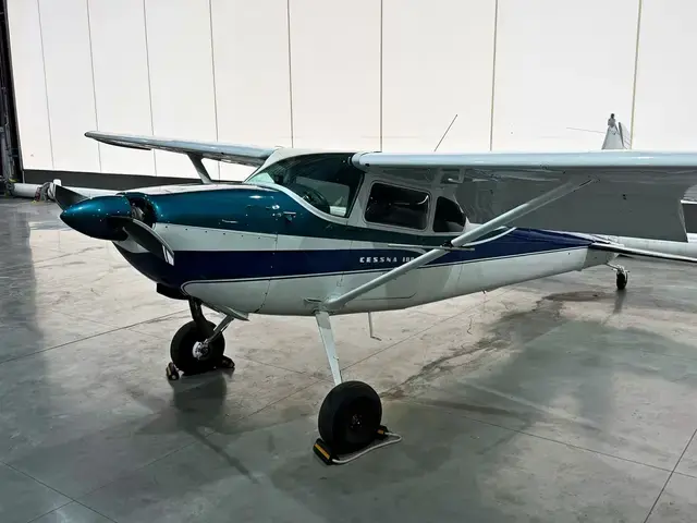 Cessna 180 (Teal/Navy) detailed by Pristine Jets, photo 22 of 36