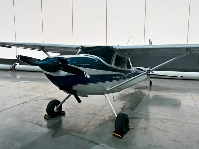 Cessna 180 (Teal/Navy) detailed by Pristine Jets, photo 23 of 36