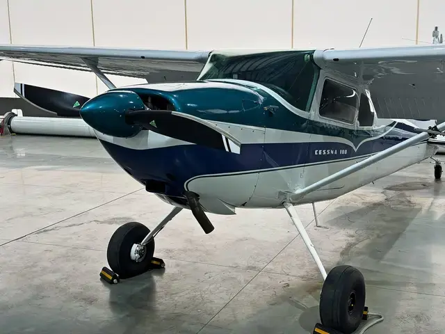 Cessna 180 (Teal/Navy) detailed by Pristine Jets, photo 25 of 36