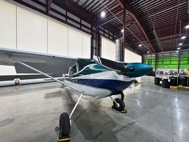 Cessna 180 (Teal/Navy) detailed by Pristine Jets, photo 26 of 36