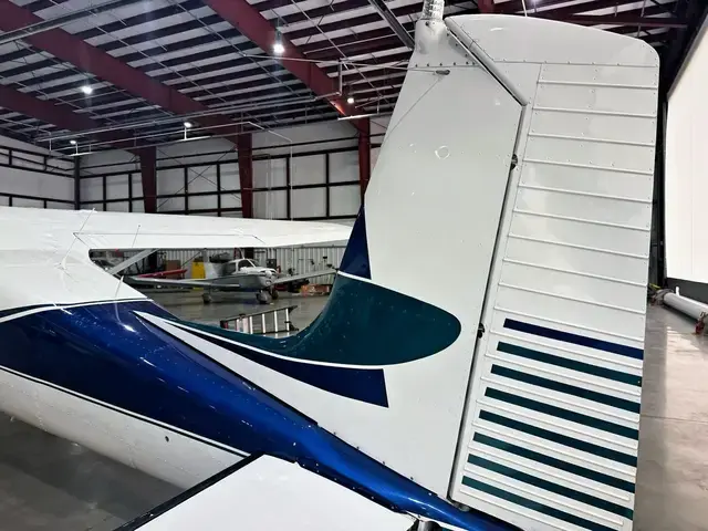 Cessna 180 (Teal/Navy) detailed by Pristine Jets, photo 35 of 36