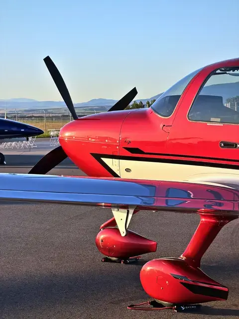 Cirrus SR22 (Red Carbon) detailed by Pristine Jets, photo 2 of 14