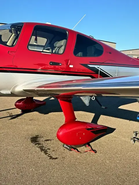 Cirrus SR22 (Red Carbon) detailed by Pristine Jets, photo 10 of 14