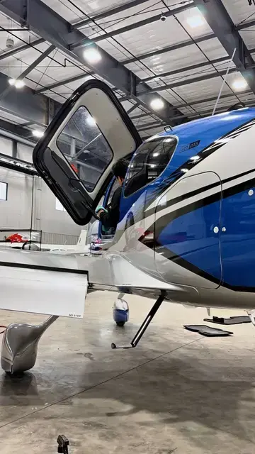Cirrus SR22 (Royal Blue) detailed by Pristine Jets, photo 2 of 22
