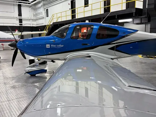 Cirrus SR22 (Royal Blue) detailed by Pristine Jets, photo 12 of 22