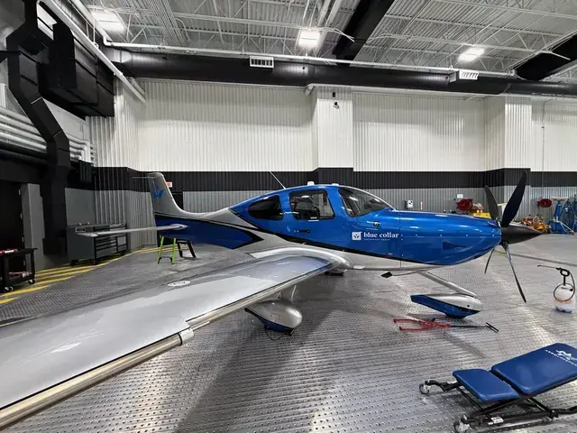 Cirrus SR22 (Royal Blue) detailed by Pristine Jets, photo 16 of 22