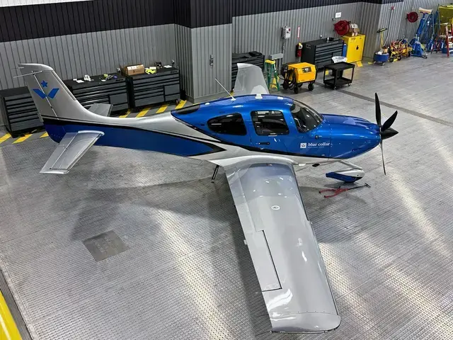 Cirrus SR22 (Royal Blue) detailed by Pristine Jets, photo 21 of 22