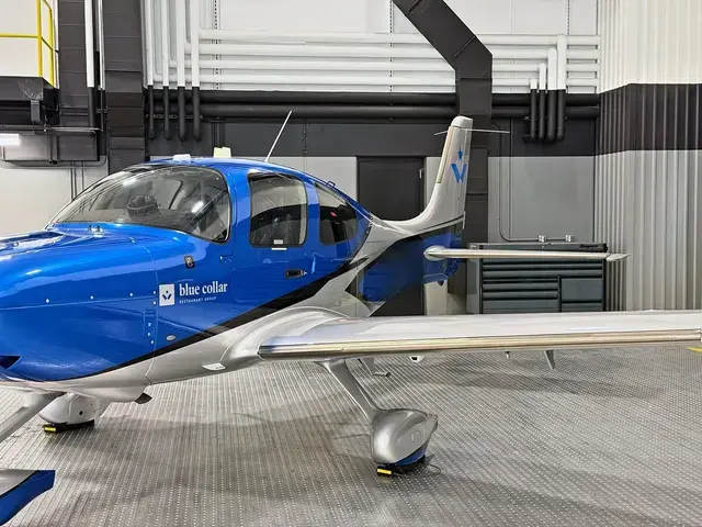 Cirrus SR22 (Royal Blue) detailed by Pristine Jets, photo 22 of 22