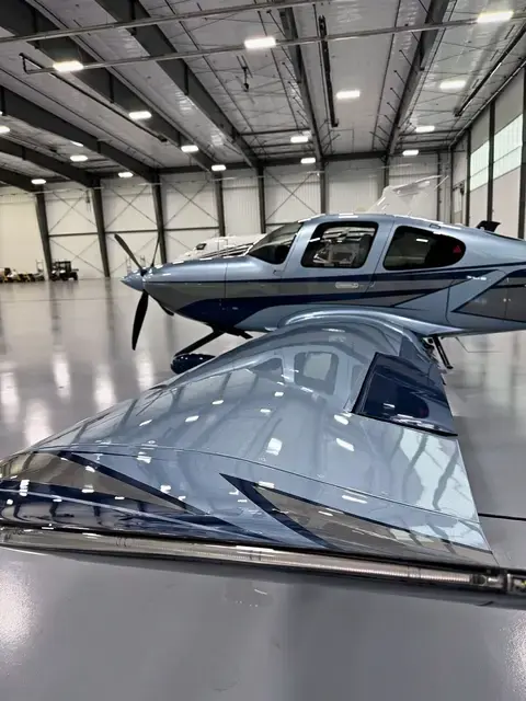 Cirrus SR22 (Silver/Navy) detailed by Pristine Jets, photo 1 of 45