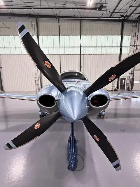 Cirrus SR22 (Silver/Navy) detailed by Pristine Jets, photo 3 of 45