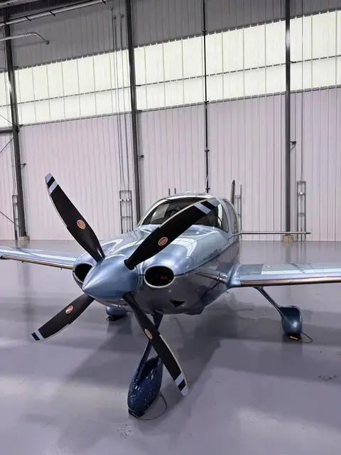 Cirrus SR22 (Silver/Navy) detailed by Pristine Jets, photo 4 of 45