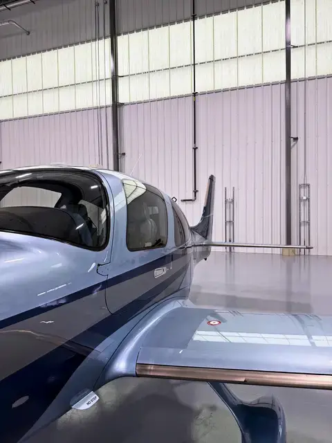 Cirrus SR22 (Silver/Navy) detailed by Pristine Jets, photo 5 of 45