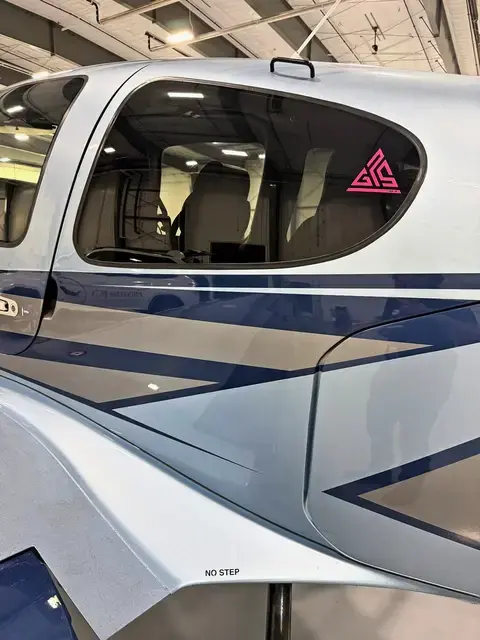 Cirrus SR22 (Silver/Navy) detailed by Pristine Jets, photo 12 of 45