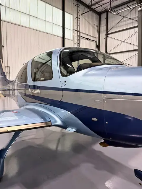 Cirrus SR22 (Silver/Navy) detailed by Pristine Jets, photo 15 of 45