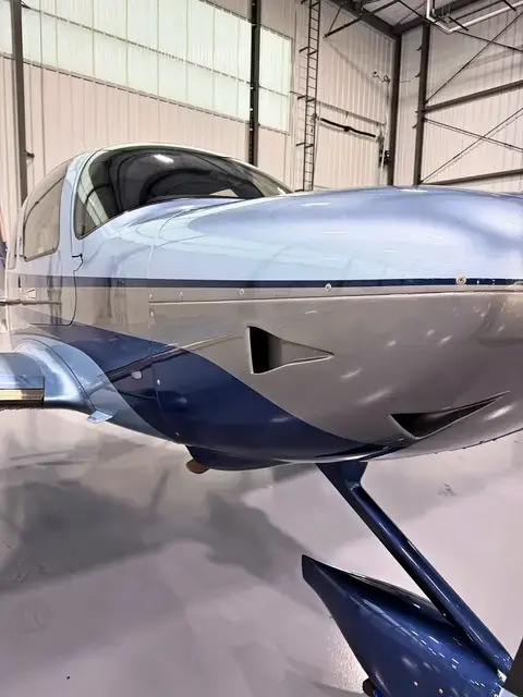 Cirrus SR22 (Silver/Navy) detailed by Pristine Jets, photo 16 of 45