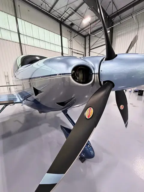 Cirrus SR22 (Silver/Navy) detailed by Pristine Jets, photo 17 of 45