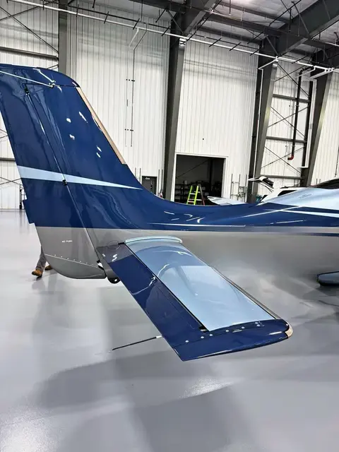 Cirrus SR22 (Silver/Navy) detailed by Pristine Jets, photo 26 of 45