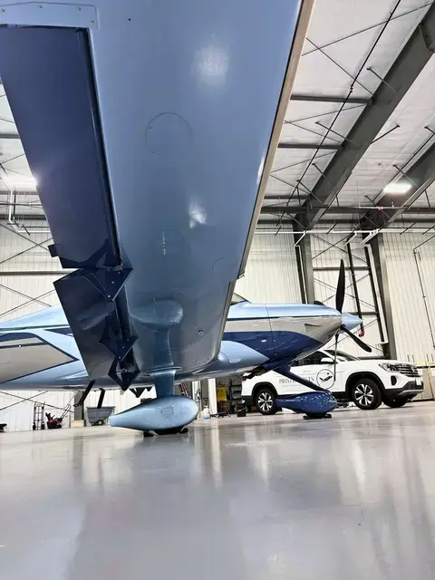 Cirrus SR22 (Silver/Navy) detailed by Pristine Jets, photo 31 of 45