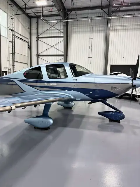 Cirrus SR22 (Silver/Navy) detailed by Pristine Jets, photo 33 of 45