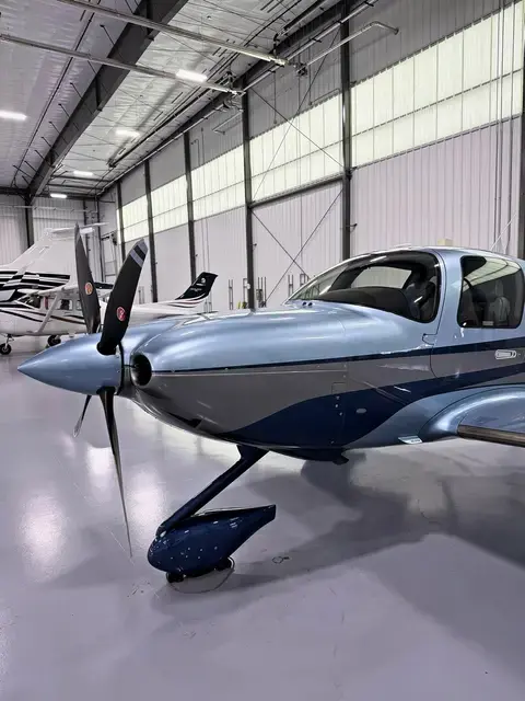 Cirrus SR22 (Silver/Navy) detailed by Pristine Jets, photo 34 of 45