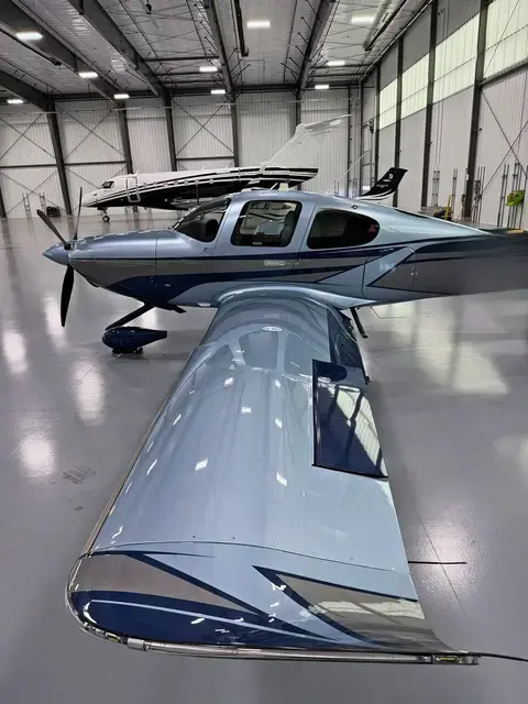 Cirrus SR22 (Silver/Navy) detailed by Pristine Jets, photo 36 of 45