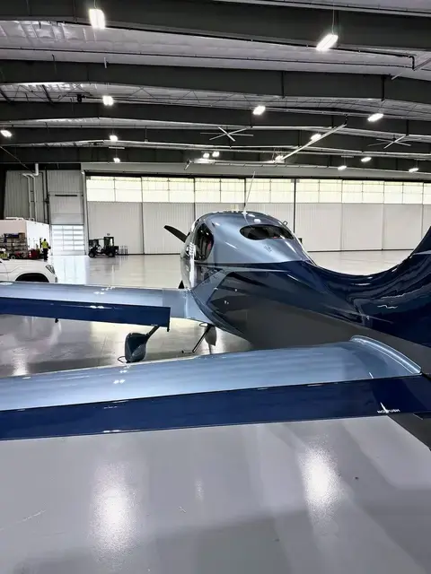 Cirrus SR22 (Silver/Navy) detailed by Pristine Jets, photo 37 of 45