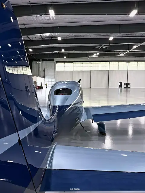 Cirrus SR22 (Silver/Navy) detailed by Pristine Jets, photo 38 of 45