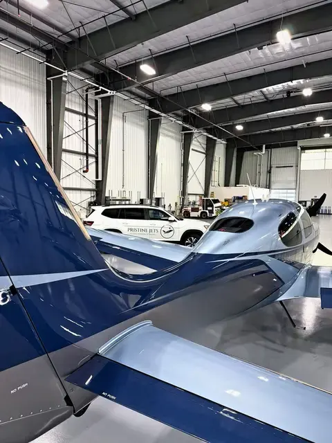 Cirrus SR22 (Silver/Navy) detailed by Pristine Jets, photo 39 of 45