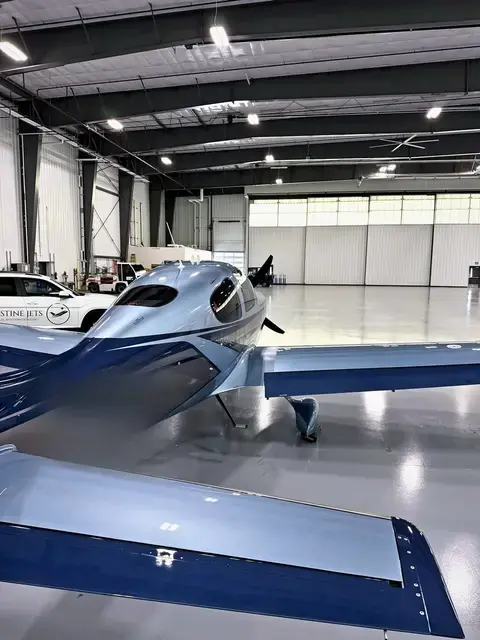 Cirrus SR22 (Silver/Navy) detailed by Pristine Jets, photo 40 of 45