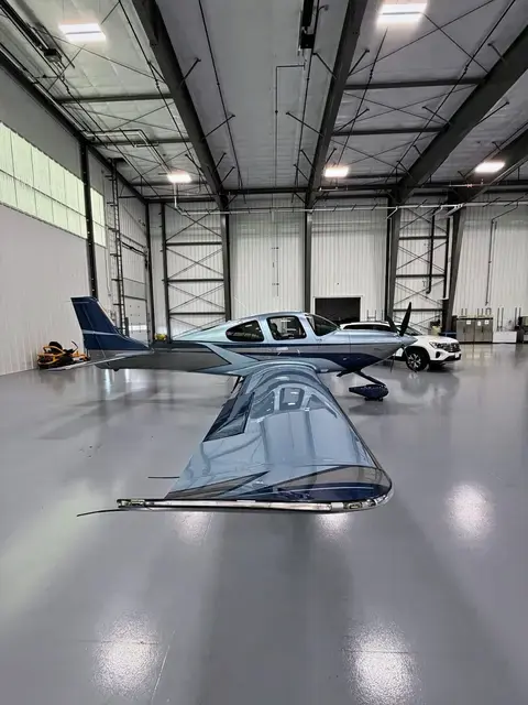 Cirrus SR22 (Silver/Navy) detailed by Pristine Jets, photo 43 of 45