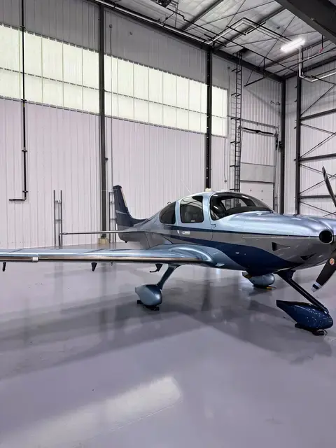 Cirrus SR22 (Silver/Navy) detailed by Pristine Jets, photo 45 of 45