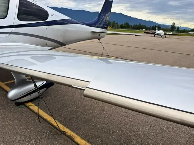 Cirrus SR22T GTS Platinum detailed by Pristine Jets, photo 38 of 40