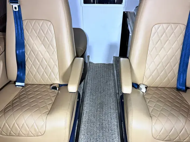 Embraer Phenom 300 detailed by Pristine Jets, photo 7 of 43