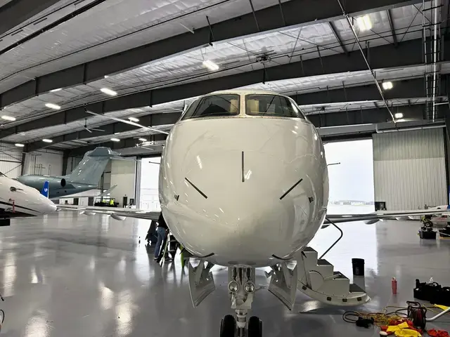 Embraer Phenom 300 detailed by Pristine Jets, photo 19 of 43