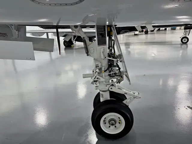 Embraer Phenom 300 detailed by Pristine Jets, photo 21 of 43
