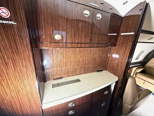 Embraer Phenom 300 detailed by Pristine Jets, photo 22 of 43