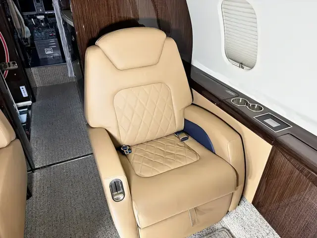 Embraer Phenom 300 detailed by Pristine Jets, photo 24 of 43