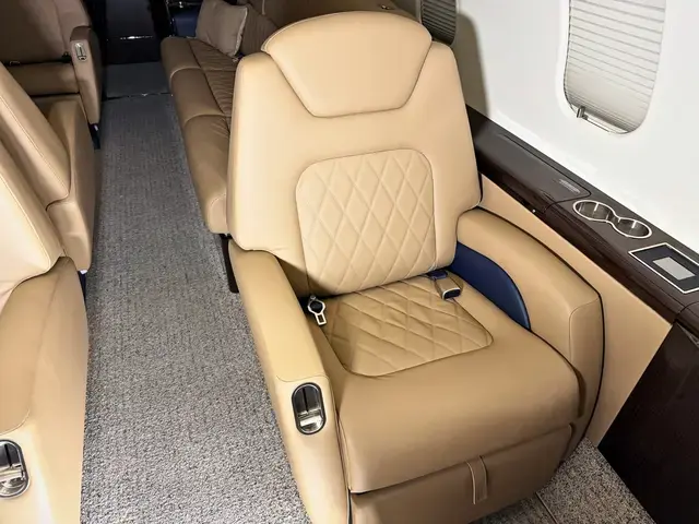 Embraer Phenom 300 detailed by Pristine Jets, photo 27 of 43