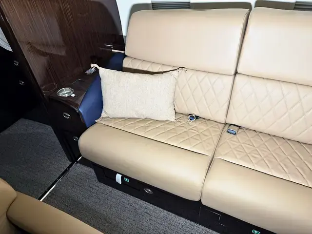 Embraer Phenom 300 detailed by Pristine Jets, photo 30 of 43